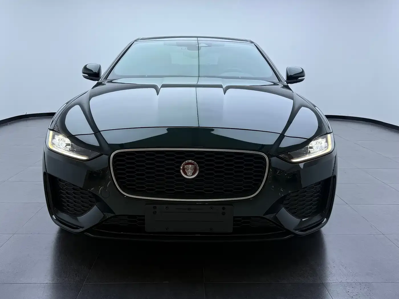 Jaguar XEL Model 2.0T 250PS R-DYNAMIC S Progressive Sport Edition 2024 — фото 2
