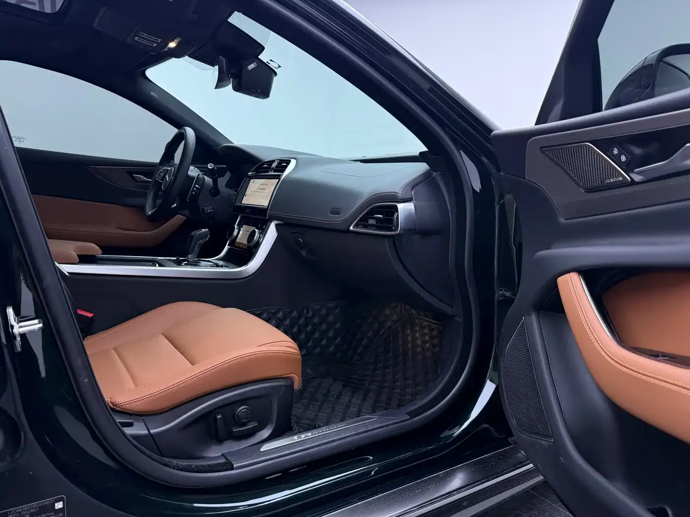 Jaguar XEL Model 2.0T 250PS R-DYNAMIC S Progressive Sport Edition 2024 — фото 7