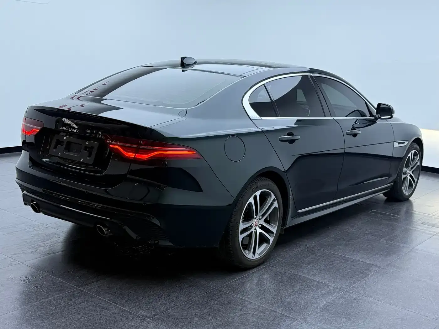 Jaguar XEL Model 2.0T 250PS R-DYNAMIC S Progressive Sport Edition 2024 — фото 14