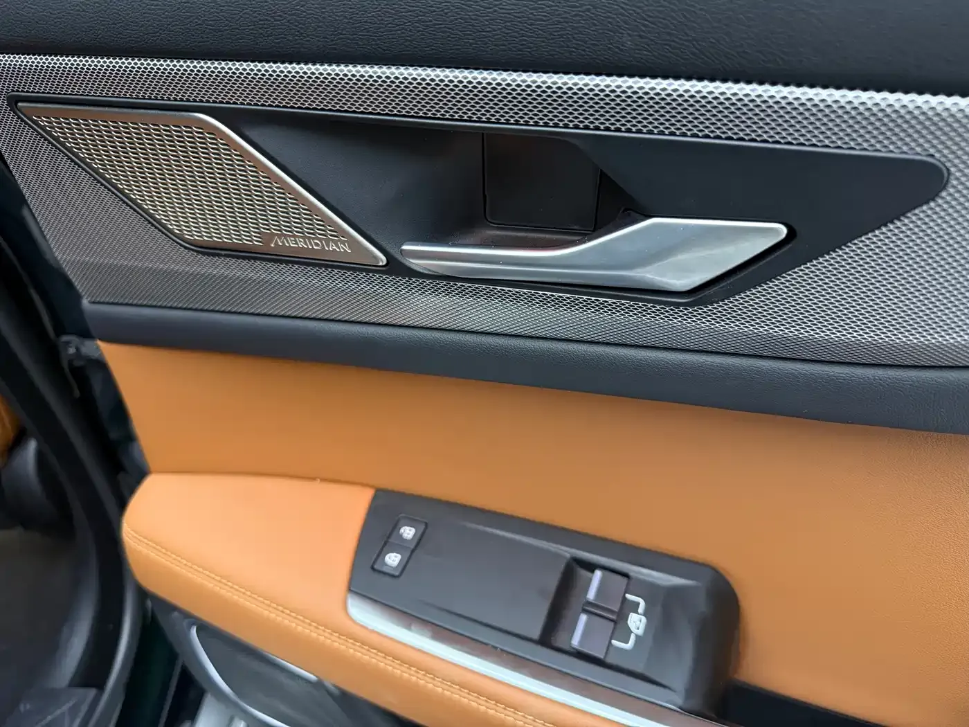 Jaguar XEL Model 2.0T 250PS R-DYNAMIC S Progressive Sport Edition 2024 — фото 9