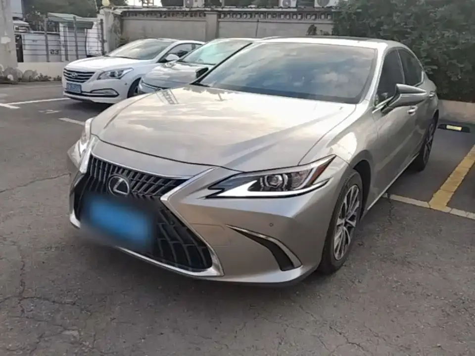 Lexus ES 200 Excellence Edition 2023