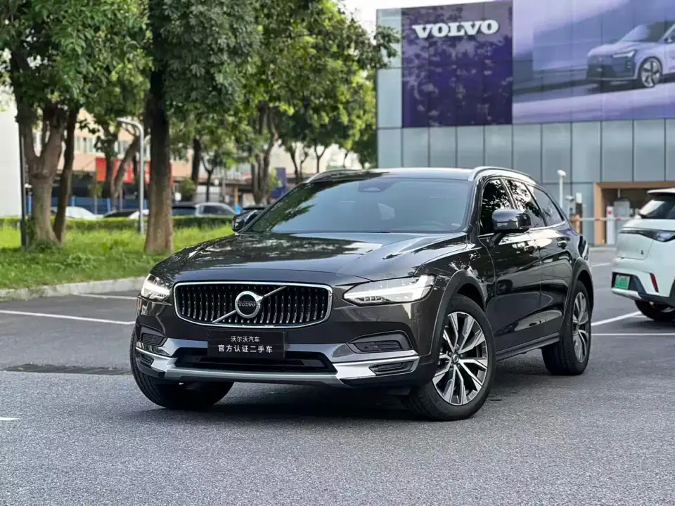 Volvo V90 Cross Country B5 AWD Smart Elite Edition 2025
