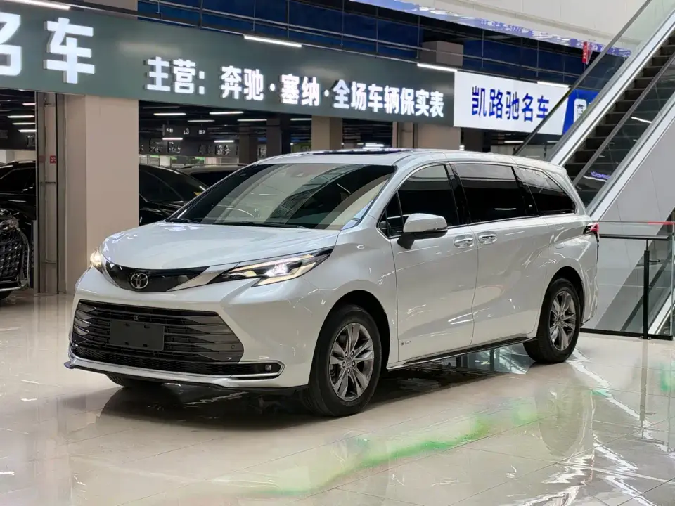 Toyota Sienna 2.5L Hybrid 4WD Premium Edition 2024