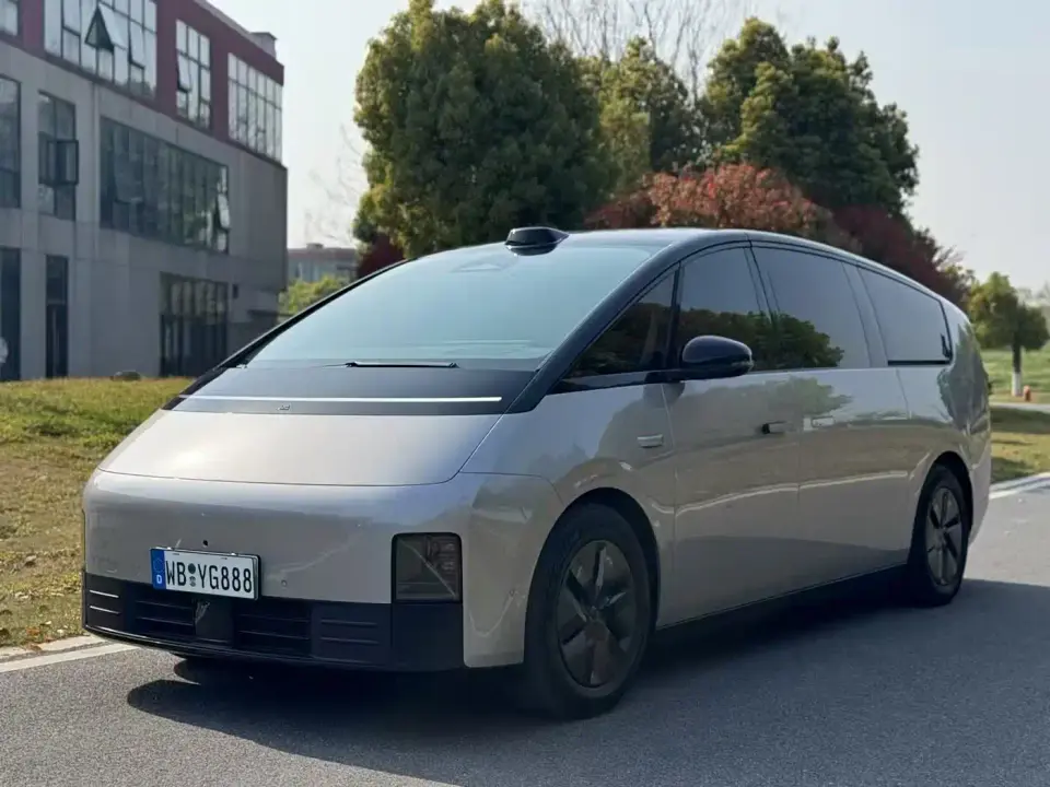 Li Auto MEGA Ultra 2024