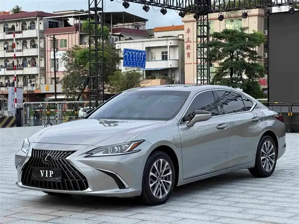 Lexus ES 200 Excellence Edition 2022