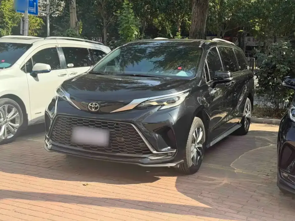 Toyota Granvia 2.5L Hybrid Premium PLUS 4WD Edition 2024