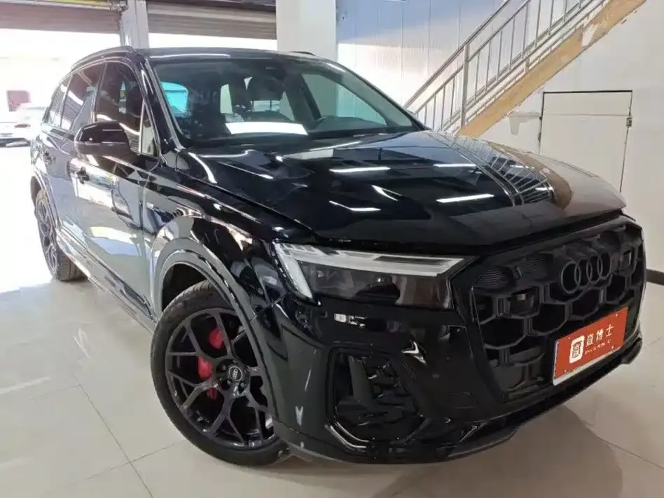 Audi Q7 45 TFSI quattro S line Black Warrior 2025