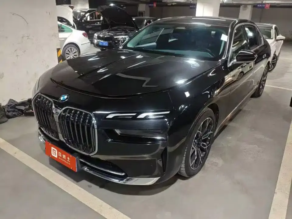 BMW 7 Series Model 735Li Luxury Package 2025