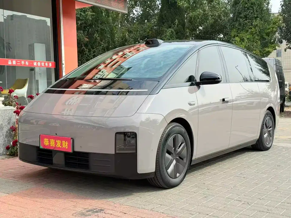 Li Auto MEGA Ultra 2024