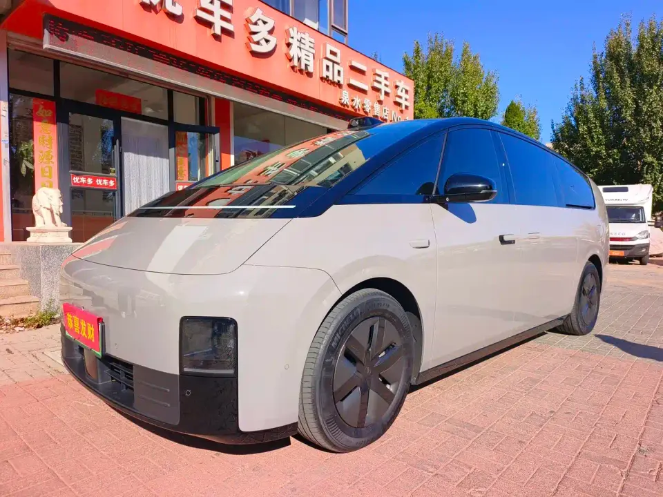 Li Auto MEGA Ultra 2024