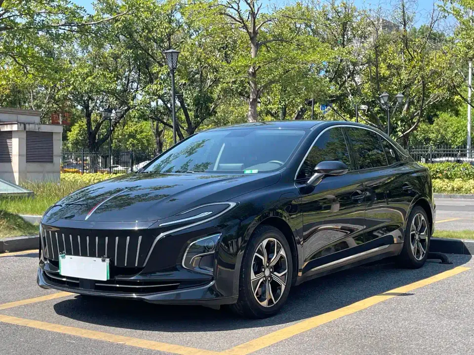 Hongqi E-QM5 Facelift Basic Travel Edition 2024