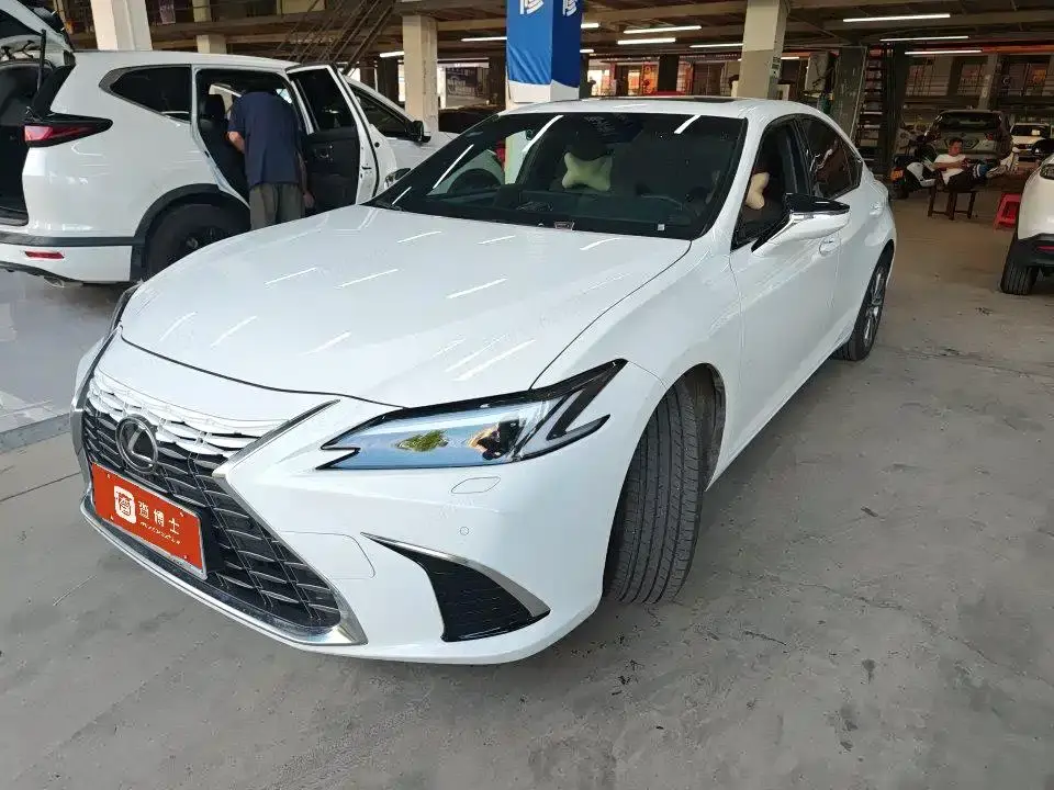 Lexus ES 200 Ultimate Edition 2026