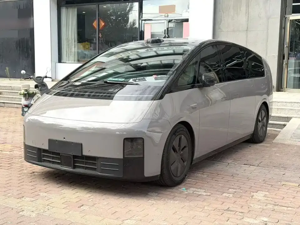 Li Auto MEGA Ultra 2024