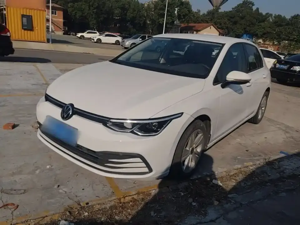 Volkswagen Golf 200TSI DSG 2023
