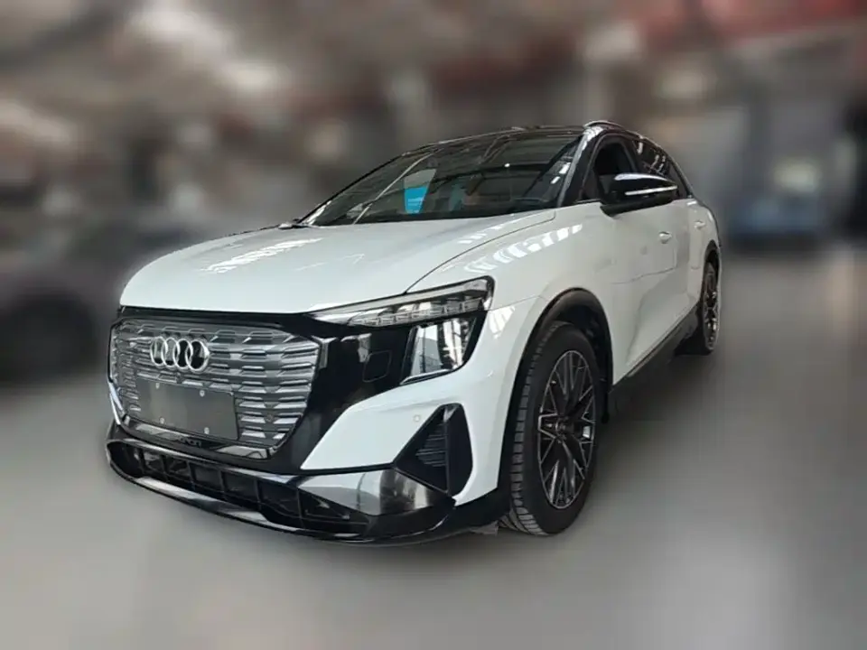Audi Q5 e-tron 40 e-tron Starlight Mech Suit 2023