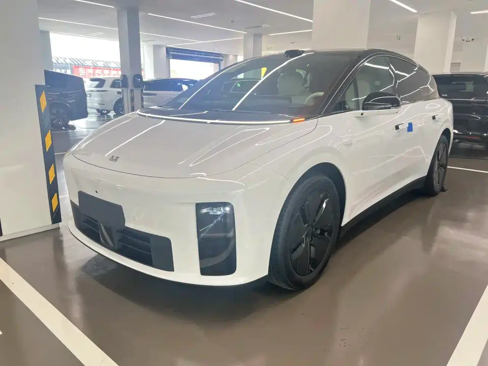 Li Auto i6 2WD Base Model 2026