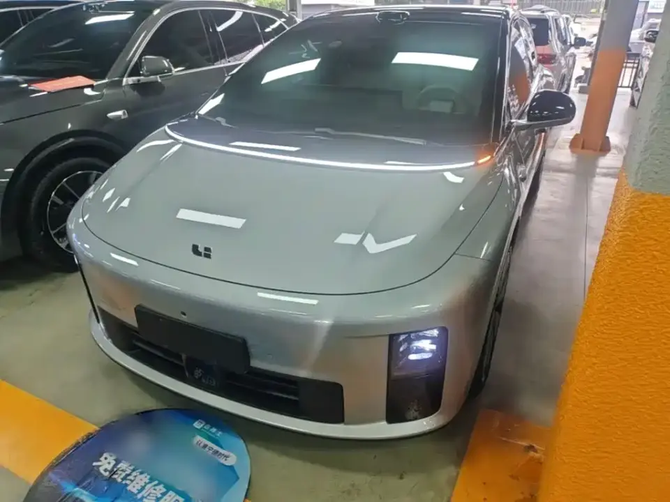 Li Auto i6 4WD Base Model 2026