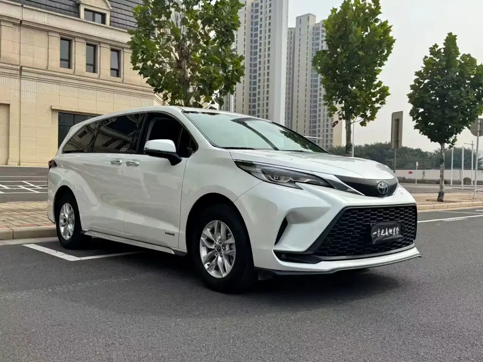 Toyota Granvia 2.5L Hybrid Comfort Edition 2024