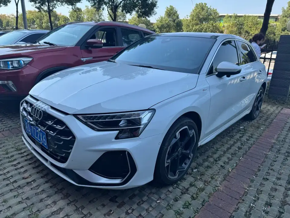 Audi A3 Model Sportback 35TFSI Flying Premium + Luxury Selection Package (Southern Edition) 2026