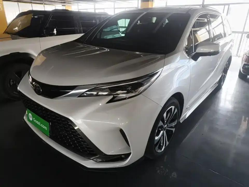 Toyota Granvia 2.5L Hybrid Premium PLUS 2024