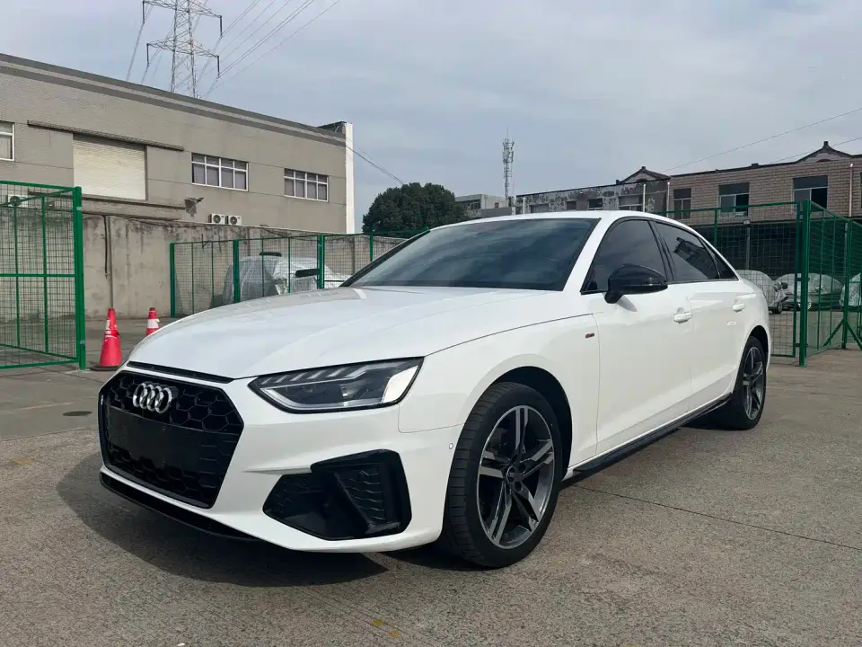 Audi A4L 40 TFSI Luxury Dynamic 2022