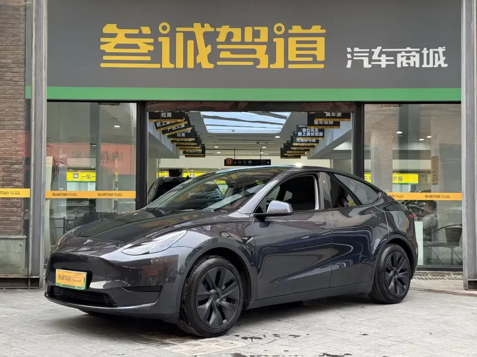 Tesla Model Y Rear-Wheel Drive Version 2024