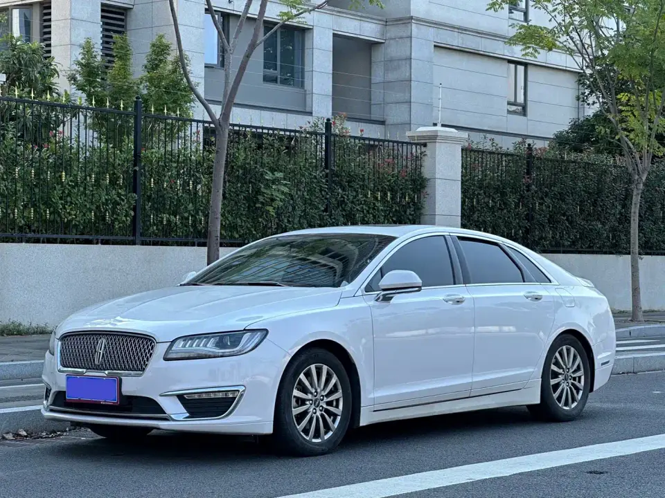 Lincoln MKZ 2.0T Premium Edition 2021