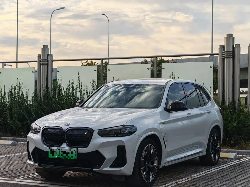 BMW iX3 Facelift Innovation Leader Model 2023