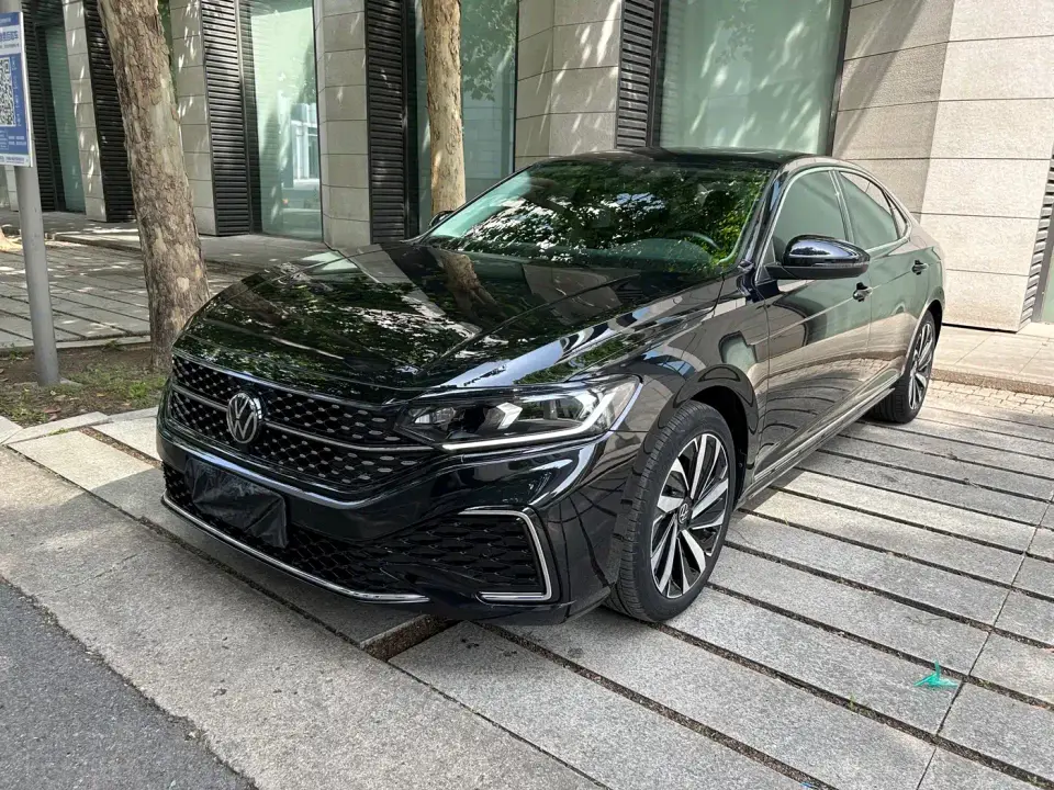 Volkswagen Passat 330TSI Starlight Elite Edition 2022