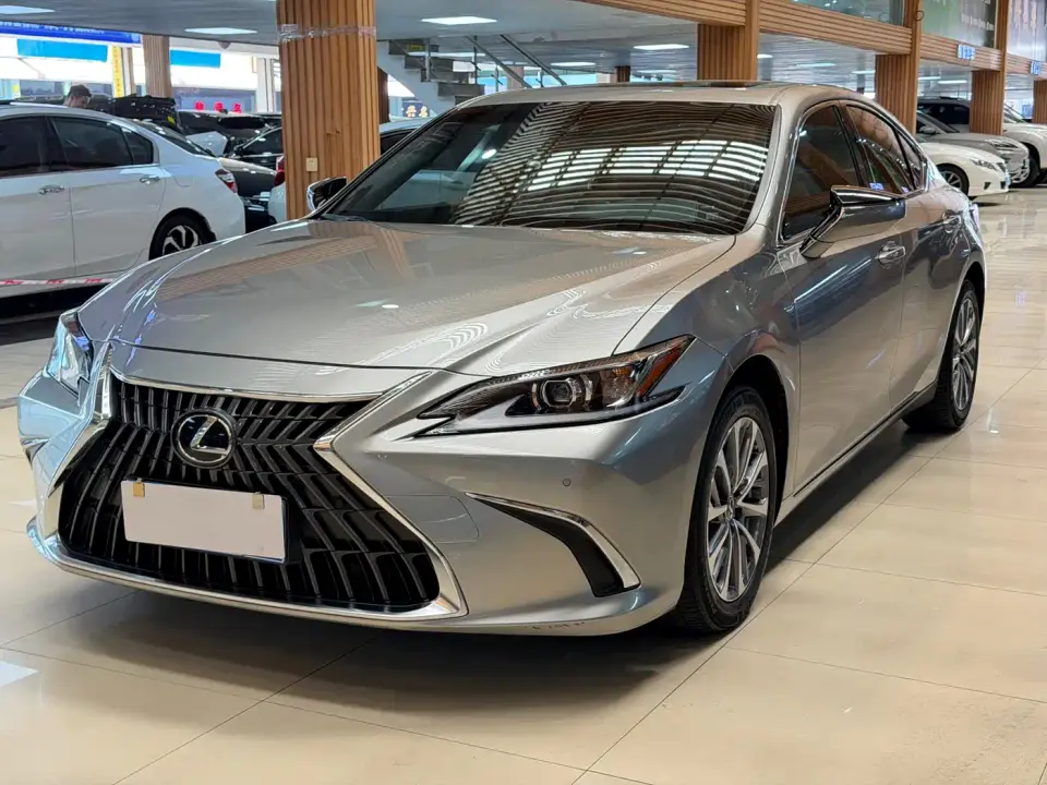 Lexus ES 200 Excellence Edition 2023