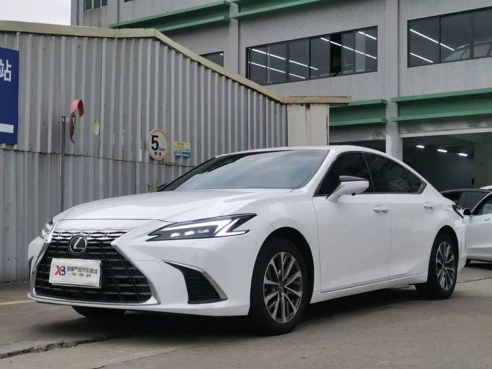 Lexus ES 200 Ultimate Edition 2026