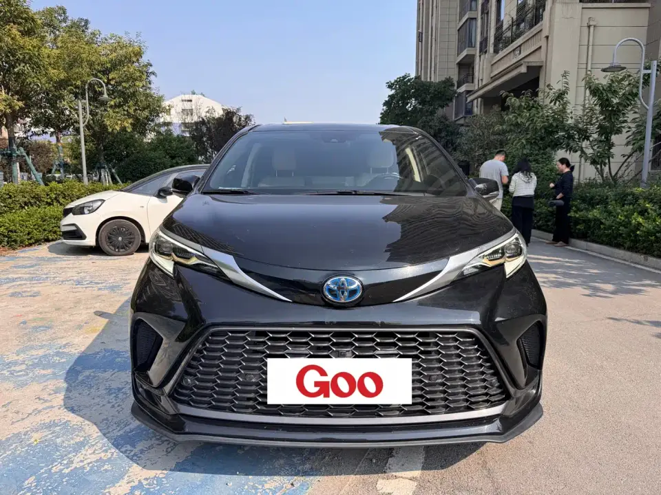 Toyota Granvia 2.5L Hybrid Luxury Edition 2023