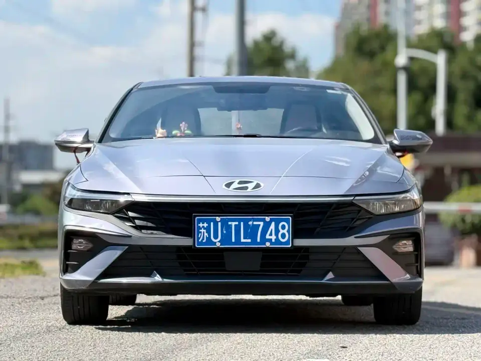 Hyundai Elantra 1.5L CVT GLS Premium 2025