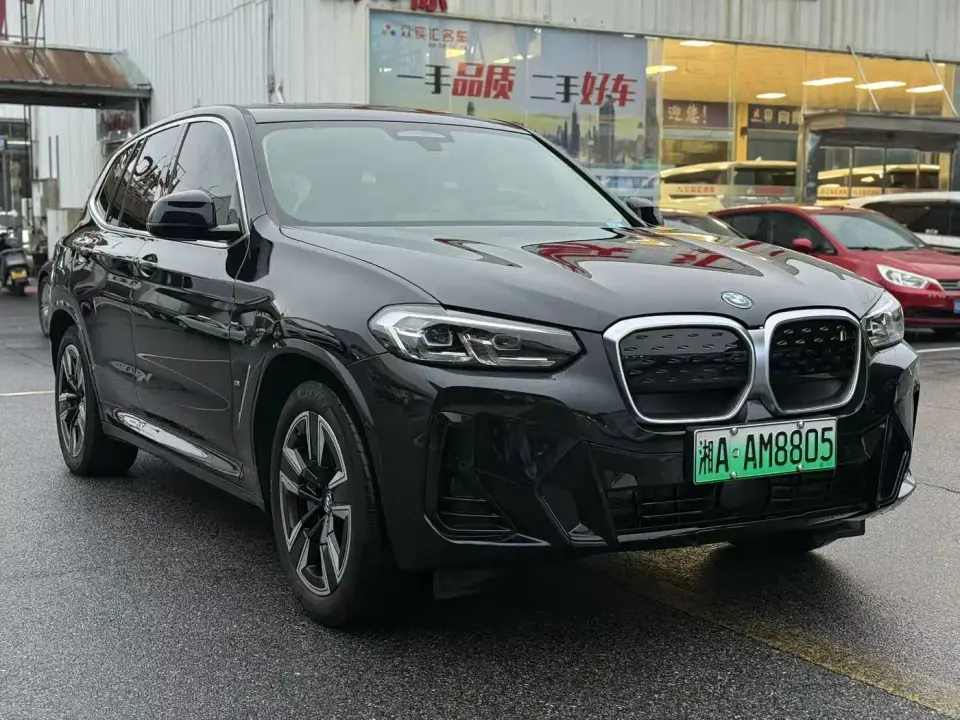 BMW iX3 Leading Edition 2025