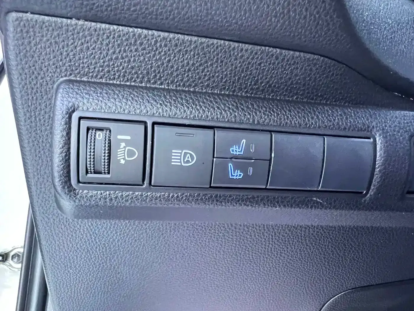 Toyota Levin 185T CVT Luxury 2024 — фото 12