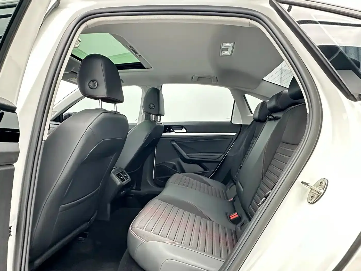Volkswagen Lavida 280TSI DSG Starlight Comfort Edition 2023 — фото 5