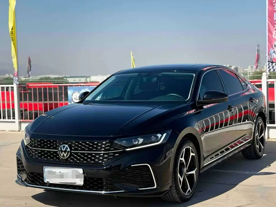 Volkswagen Passat 330TSI Starlight Elite Edition 2024