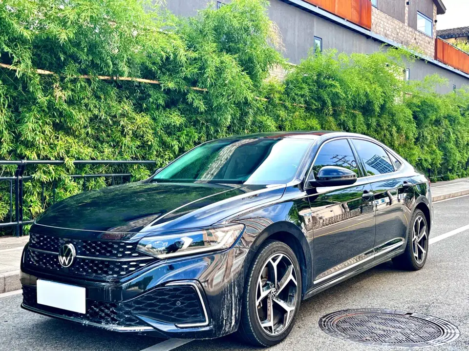 Volkswagen Passat 330TSI Starlight Elite Edition 2023