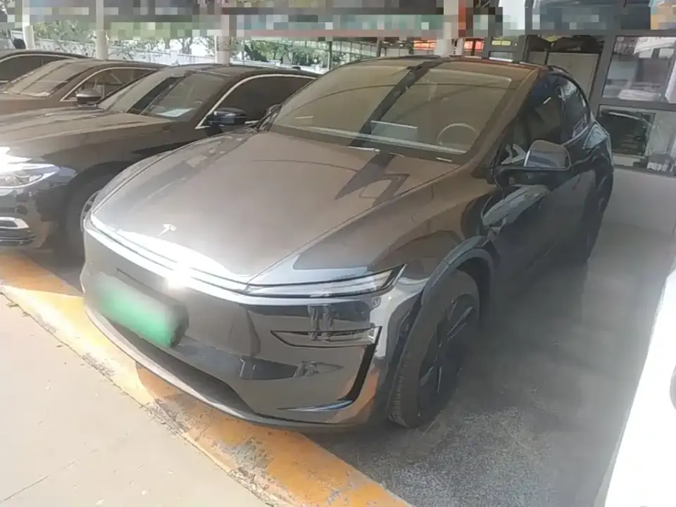 Tesla Model Y Rear-Wheel Drive 2025