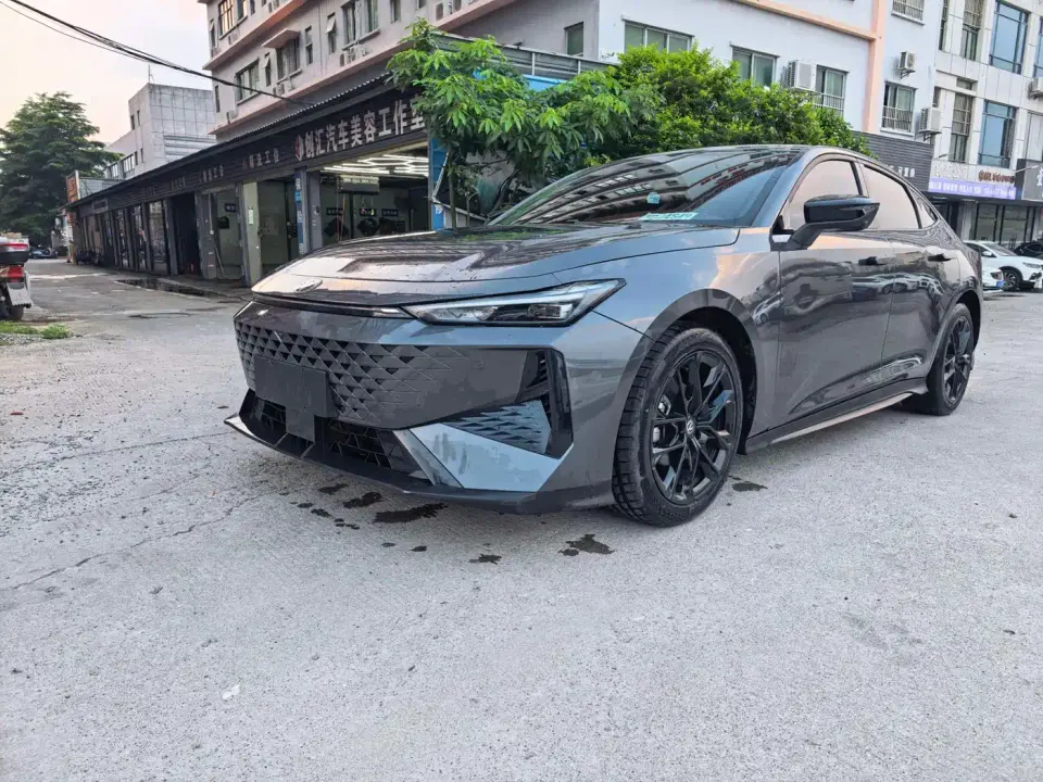 Changan UNI-V 1.5T Deluxe 2024