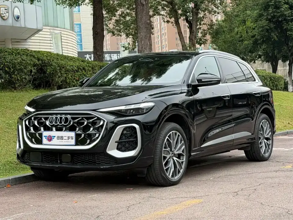 Audi Q5L Model Base Version 2025