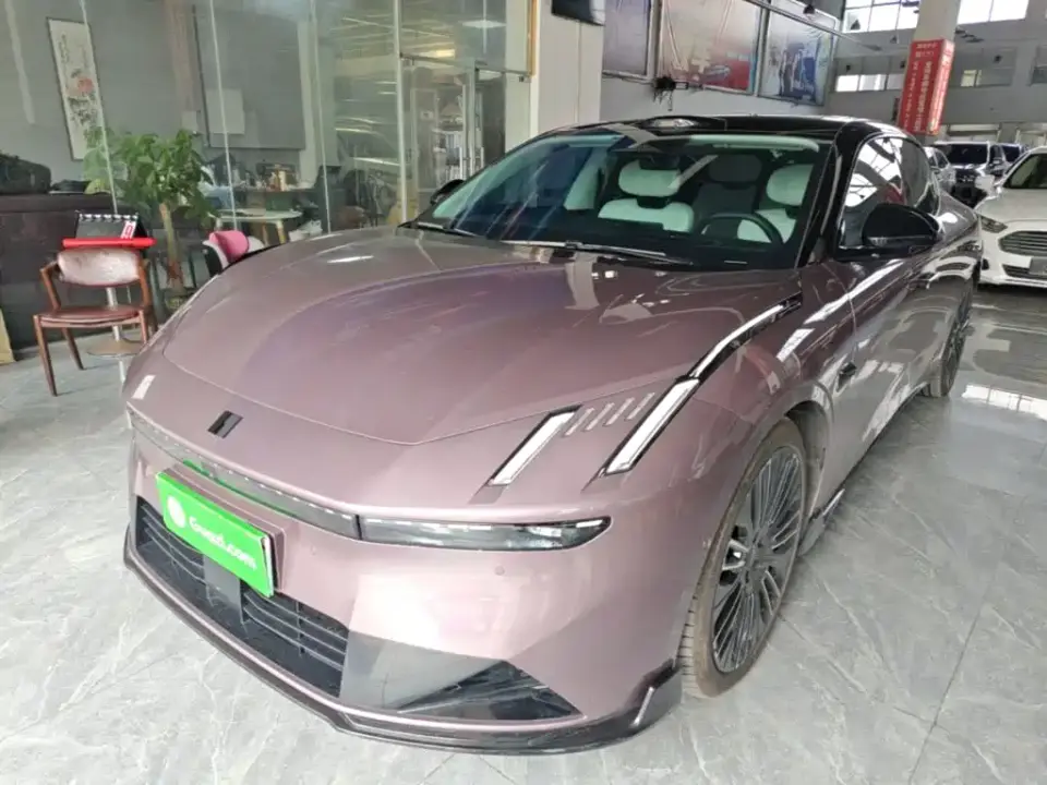 Lynk & Co 10 EM-P 240km Base 2025