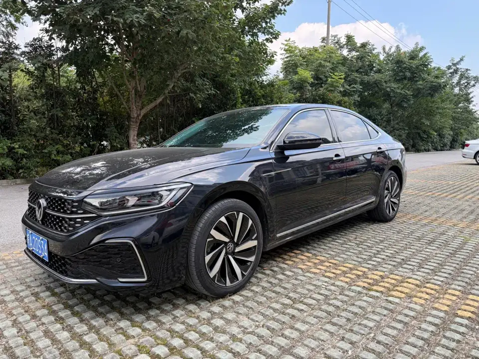 Volkswagen Passat 330TSI Starlight Elite Edition 2021