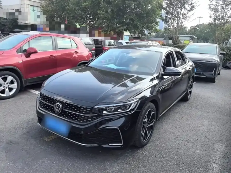Volkswagen Passat 380TSI Starlight Luxury Edition 2024