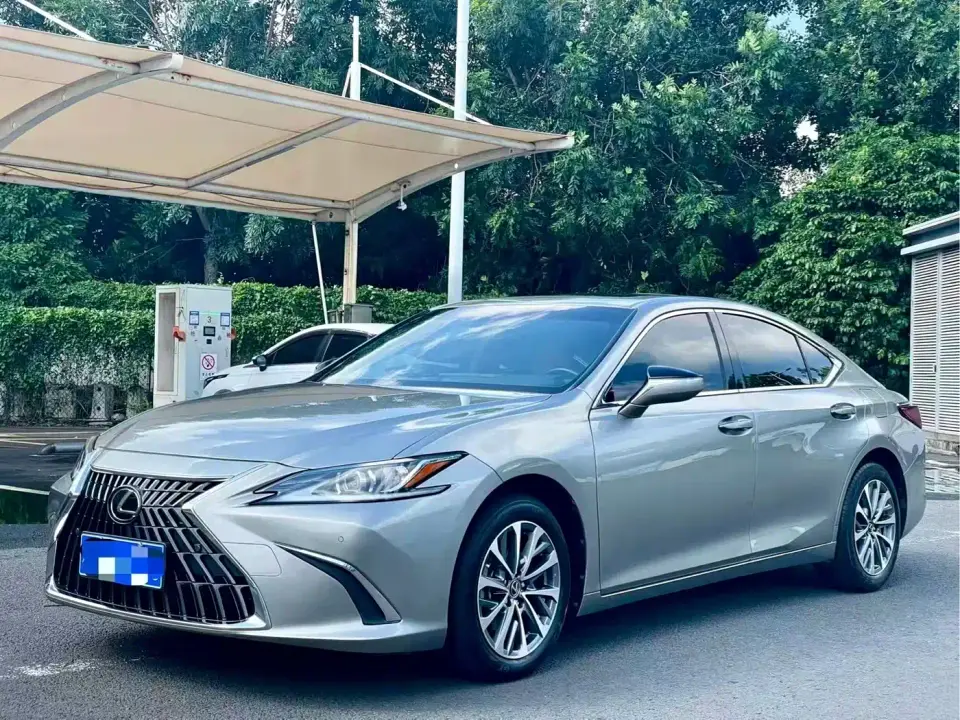 Lexus ES 200 Excellence Edition 2023