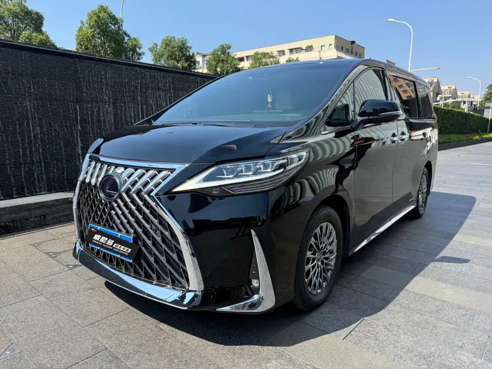 Lexus LM 300h Seven-Seater Elegance Edition 2021