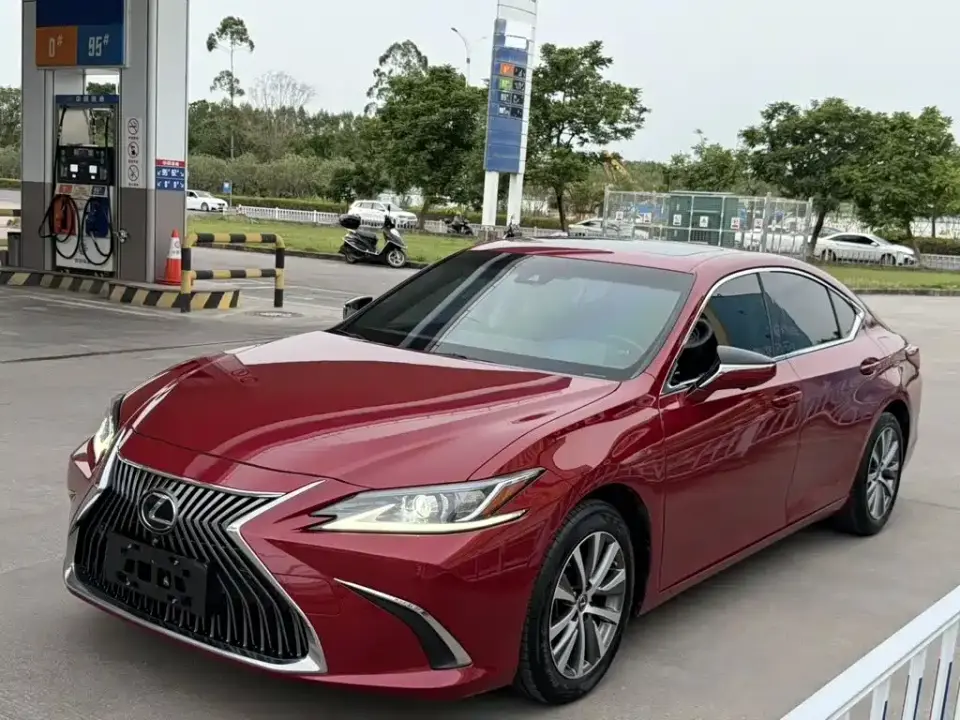 Lexus ES 200 Luxury 2020