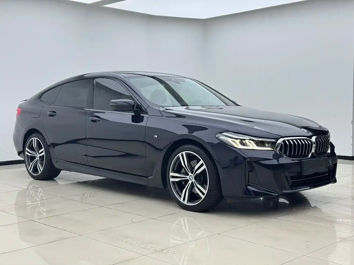 BMW 6 Series GT Model 630i M Sport Package 2023 — фото 3