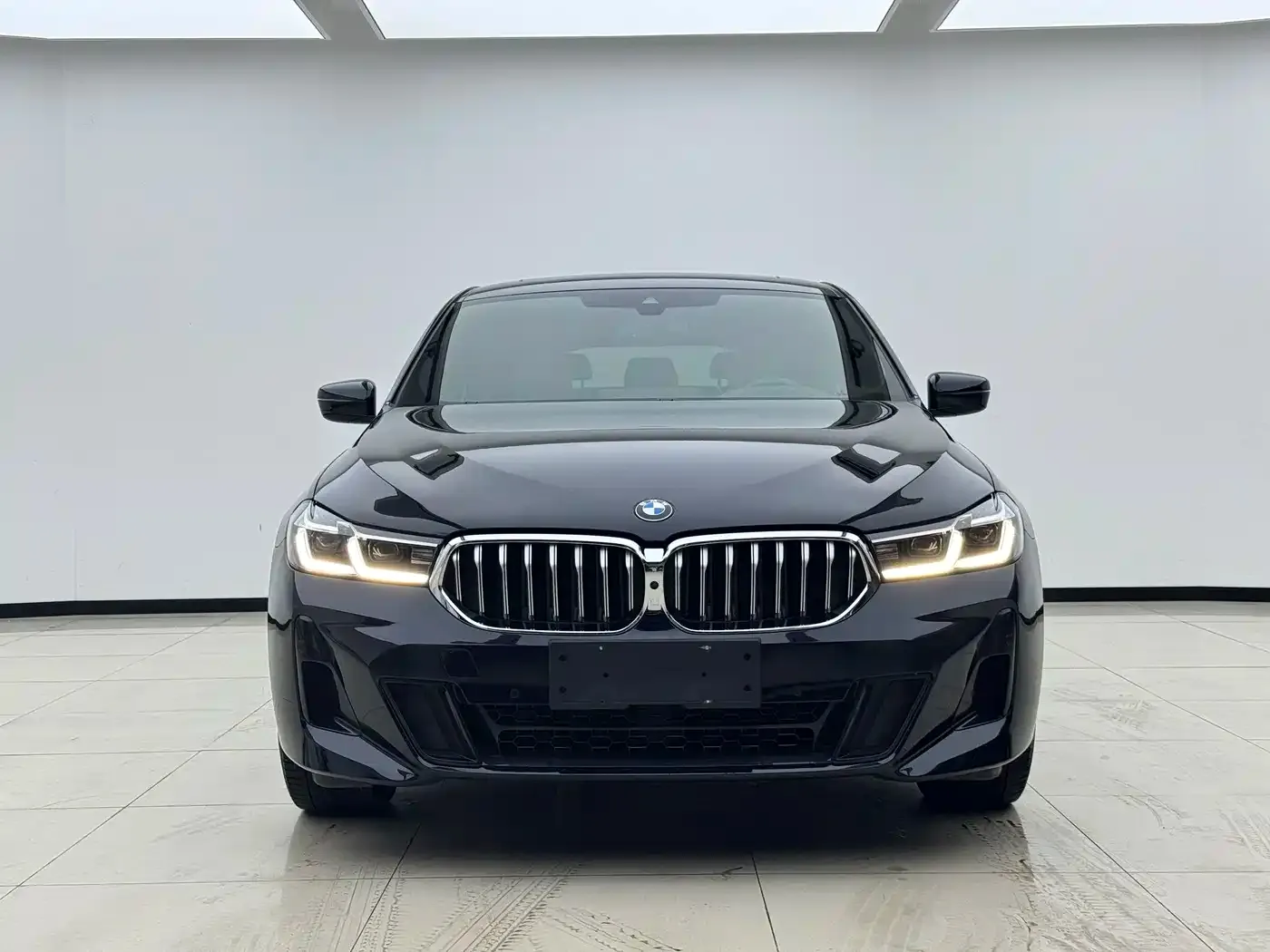 BMW 6 Series GT Model 630i M Sport Package 2023 — фото 2