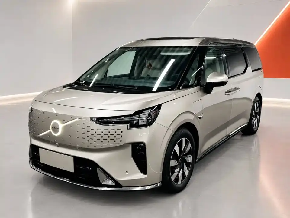 Volvo EM90 Ultra Six-Seater 2025